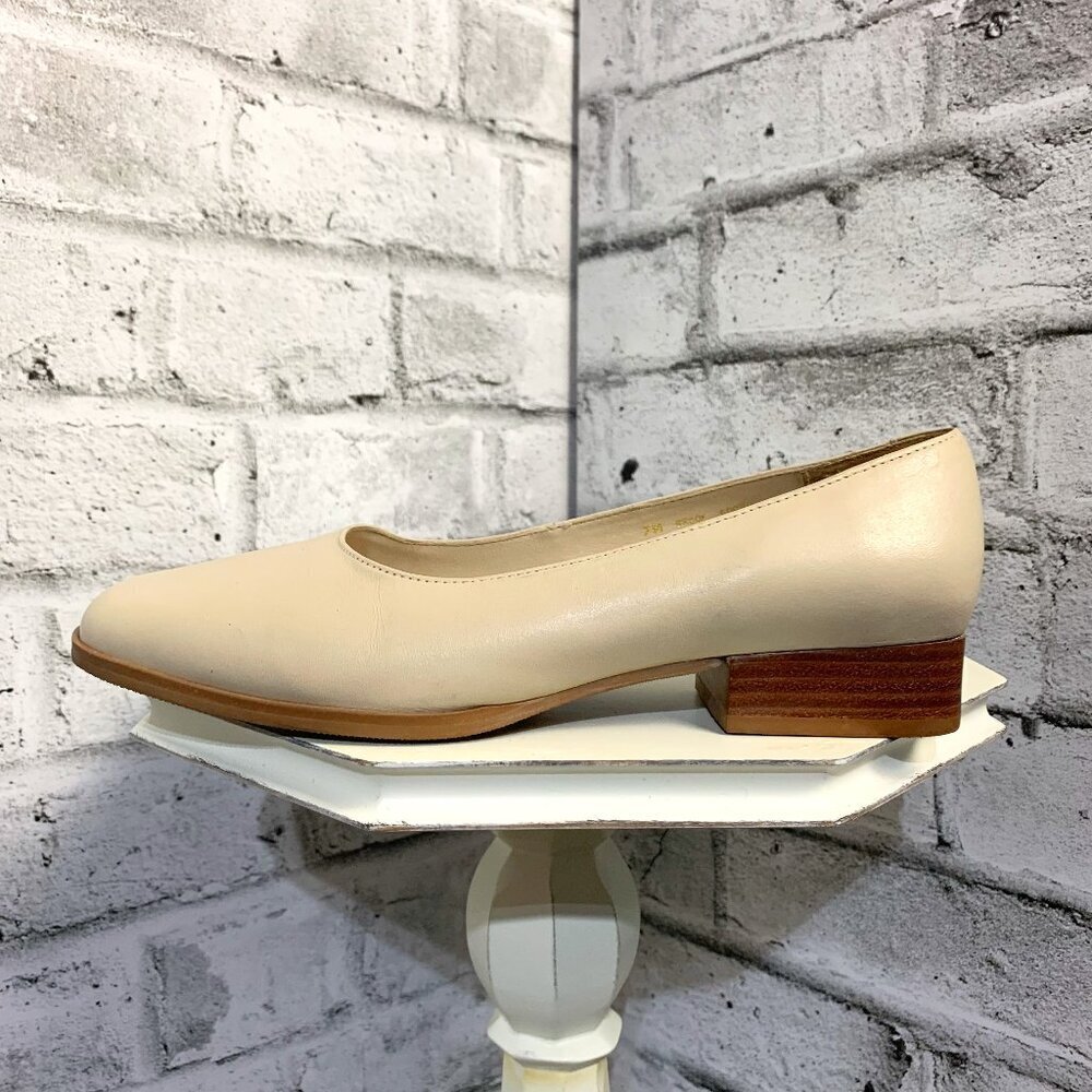 Vintage 90s Jessica Cream Leather LoaferSquare Toe Low Block Stacked Heel Shoe